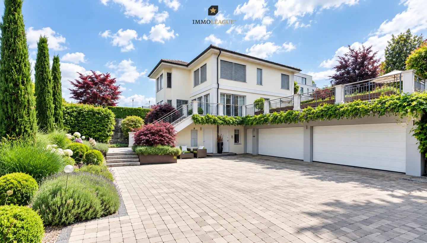 Grandiose luxury villa with pool and lake view - Photo 11 of 16
