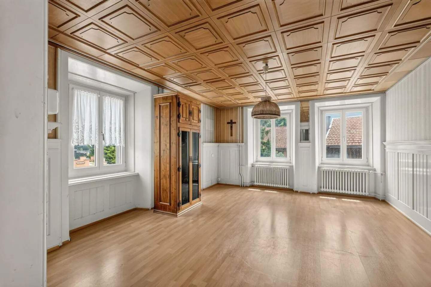The Space Miracle in Taminatal: 9-Room House with Great Potential - Photo 3 of 26