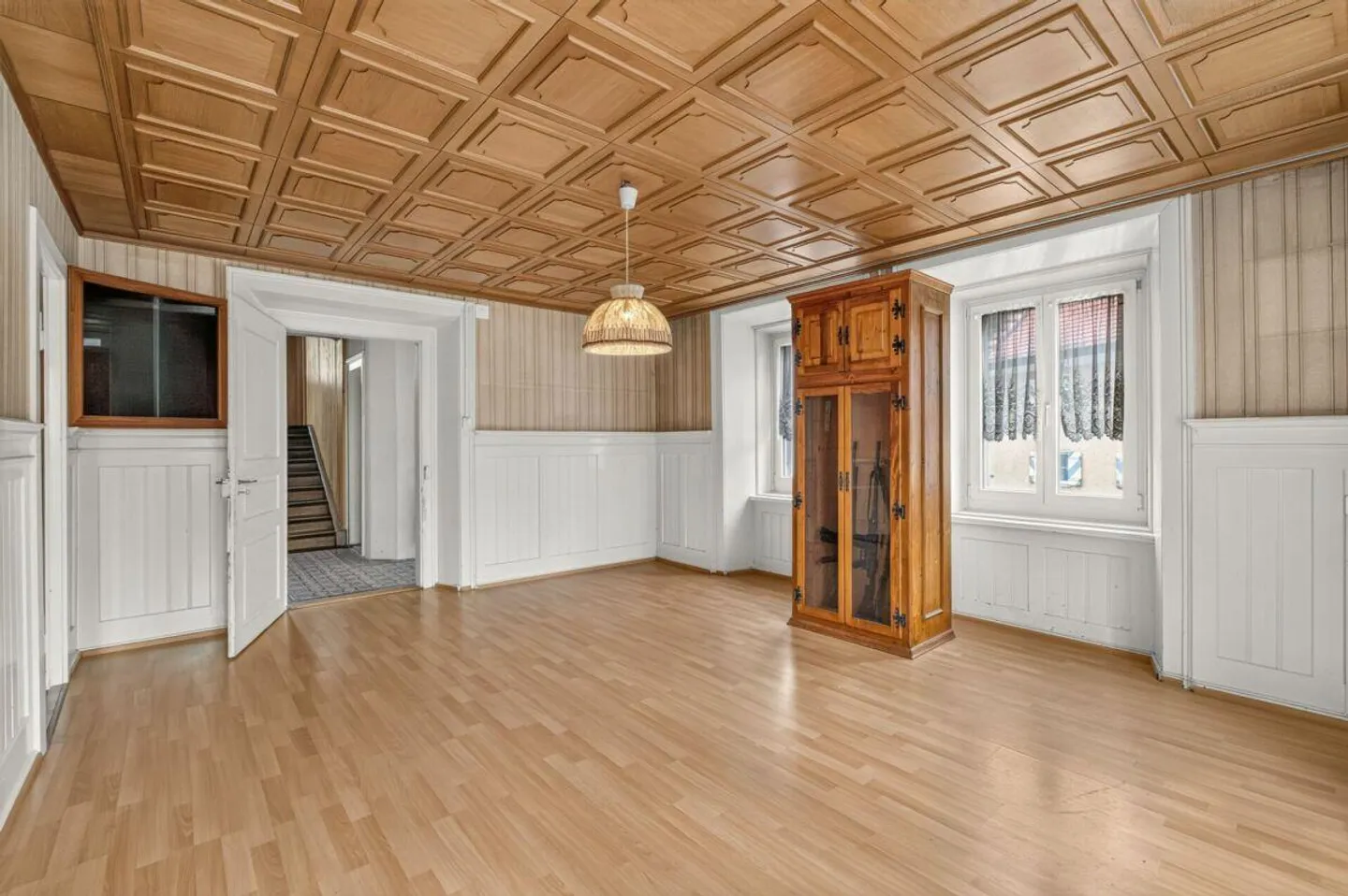 The Space Miracle in Taminatal: 9-Room House with Great Potential - Photo 4 of 26