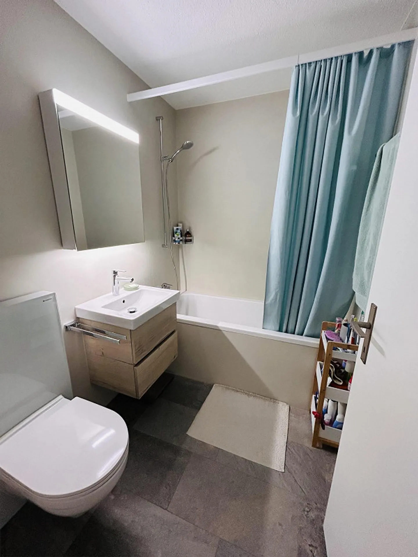 Exclusive 3.5-Room Apartment with Access to Indoor Pool in Hünenberg Dorf - Photo 7 of 10
