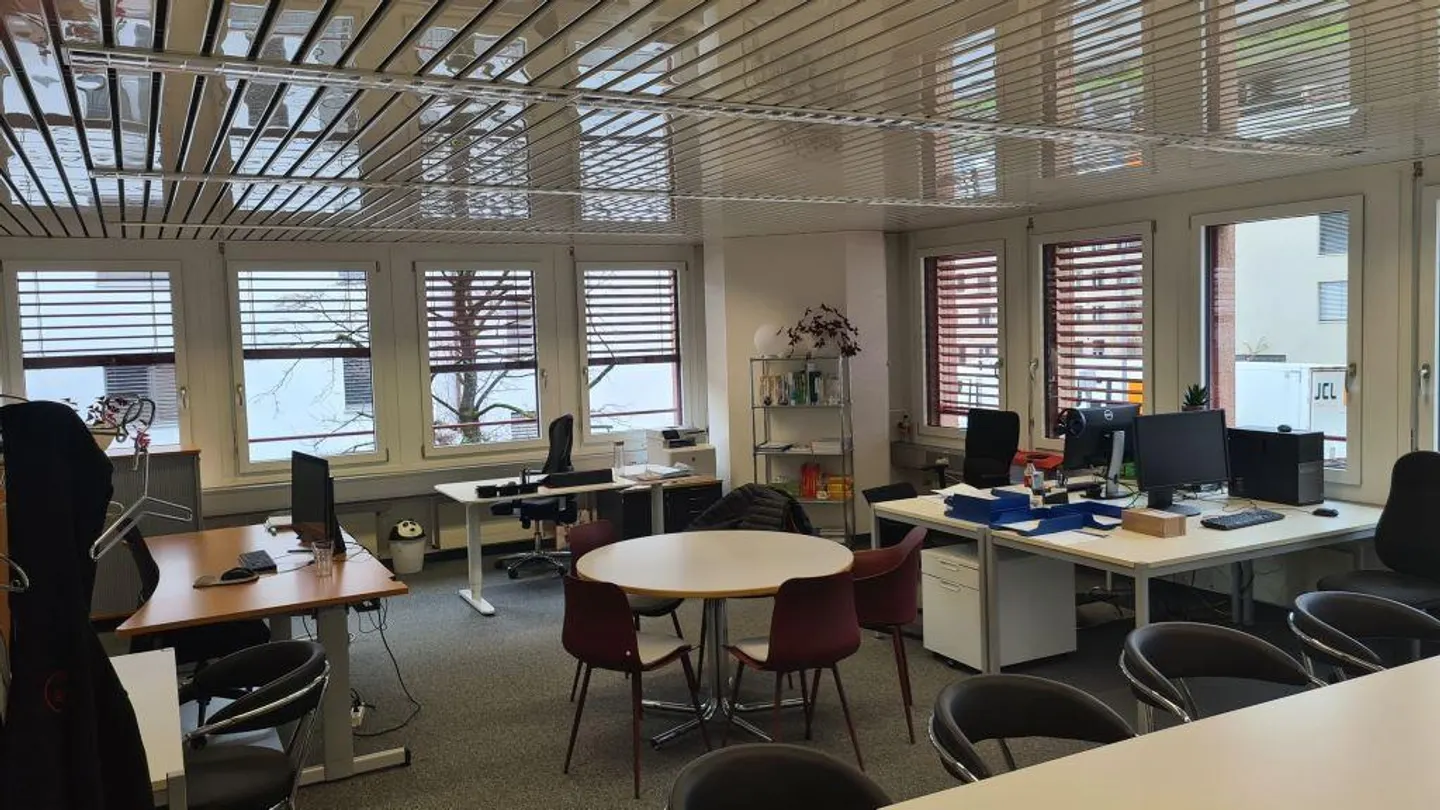 Bonne connexion aux transports en commun et aux routes : espace de bureau de 50 m2 - Photo 4 sur 5