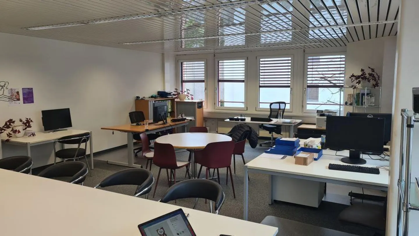 Bonne connexion aux transports en commun et aux routes : espace de bureau de 50 m2 - Photo 5 sur 5