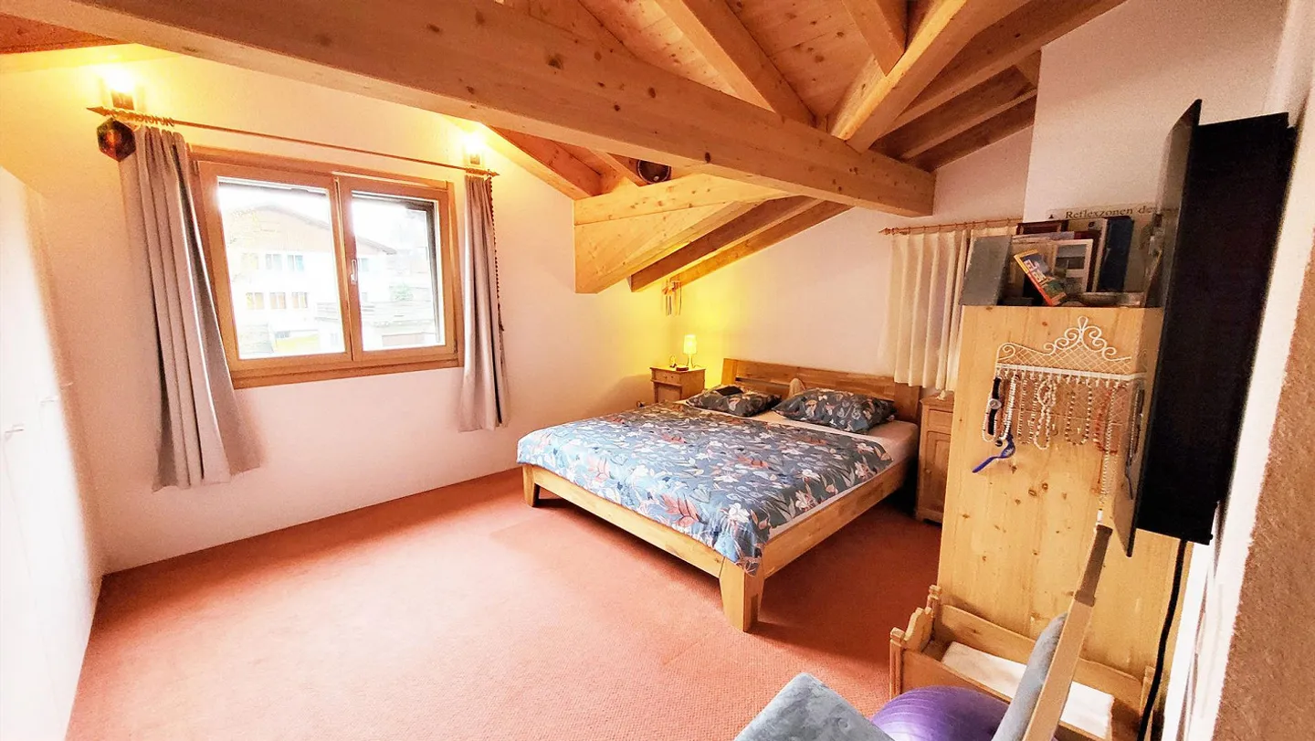 Dreifamilienhaus mit grossem Umschwung in Sedrun - Foto 8 von 21