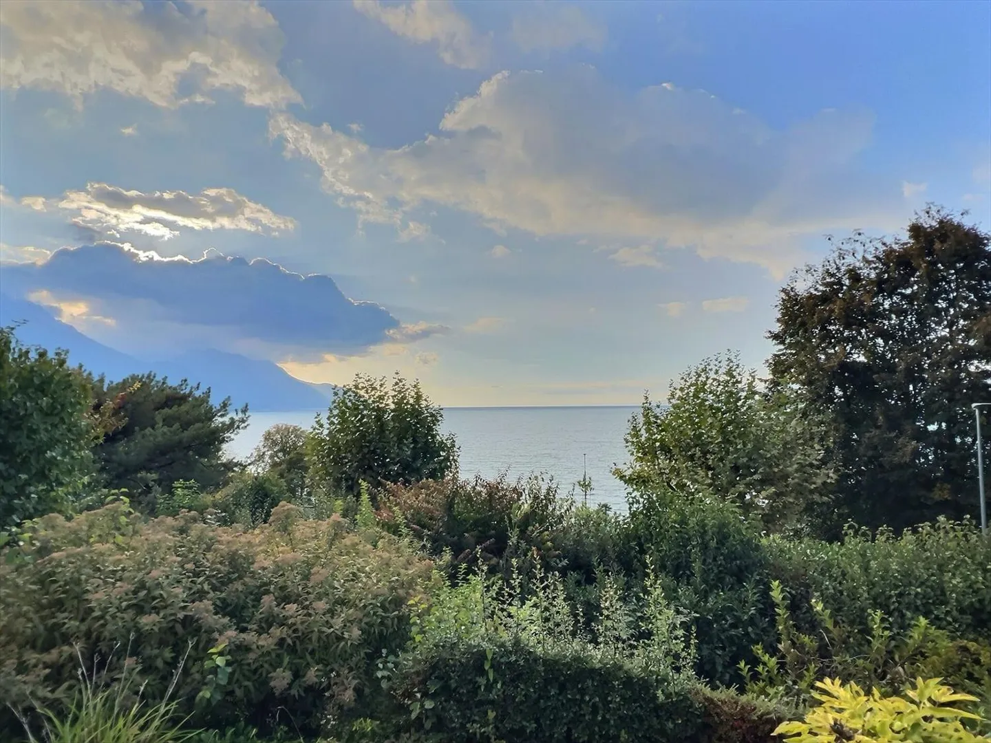 Wunderschöne individuelle Villa mit Panoramablick auf den Genfersee - Foto 2 von 3