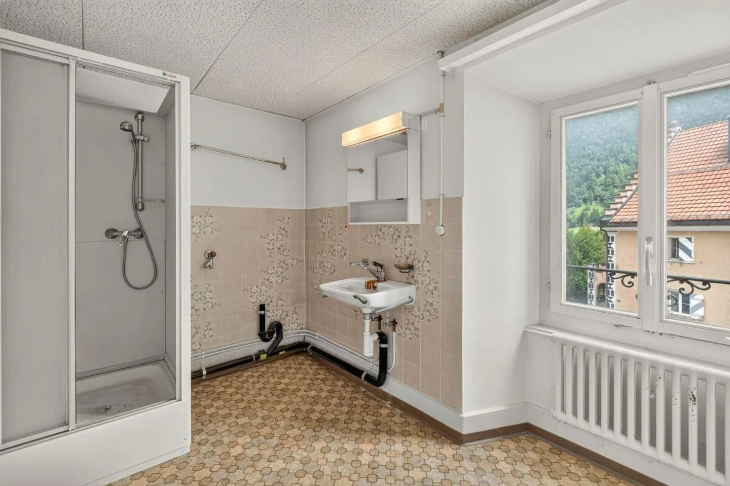 The Space Miracle in Taminatal: 9-Room House with Great Potential - Photo 6 of 26