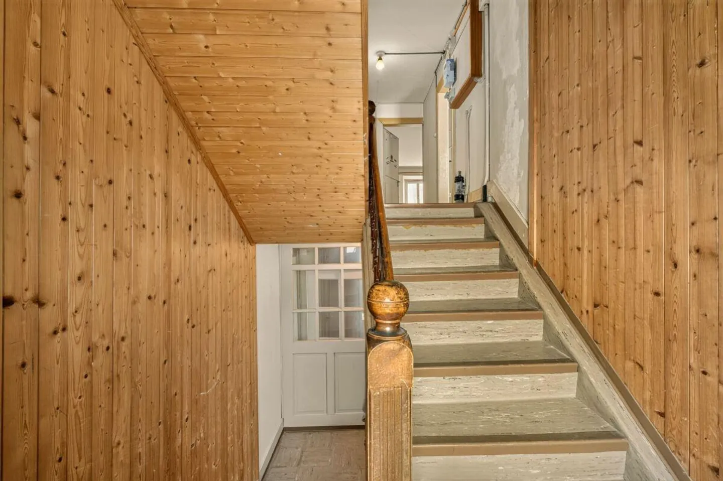 The Space Miracle in Taminatal: 9-Room House with Great Potential - Photo 7 of 26