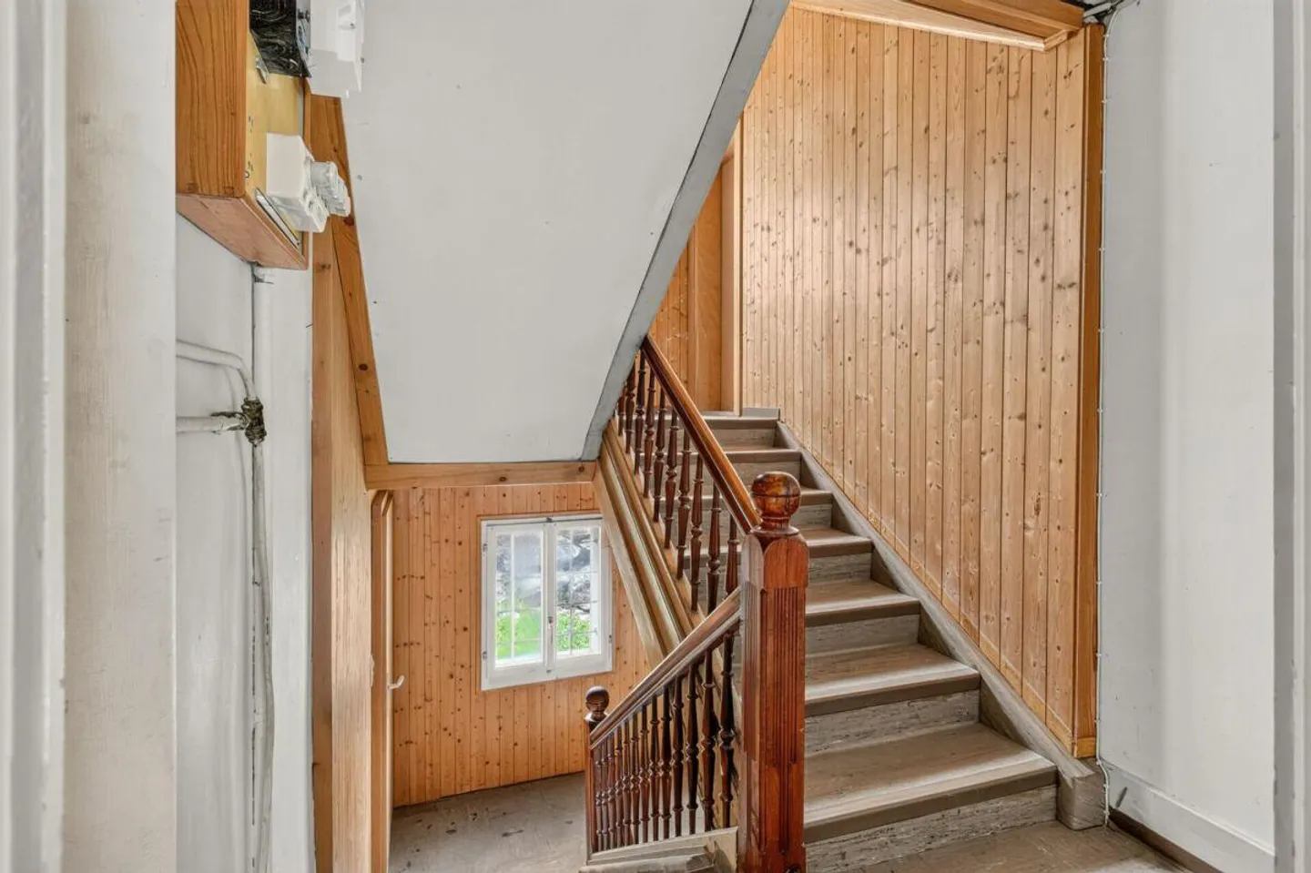 The Space Miracle in Taminatal: 9-Room House with Great Potential - Photo 8 of 26