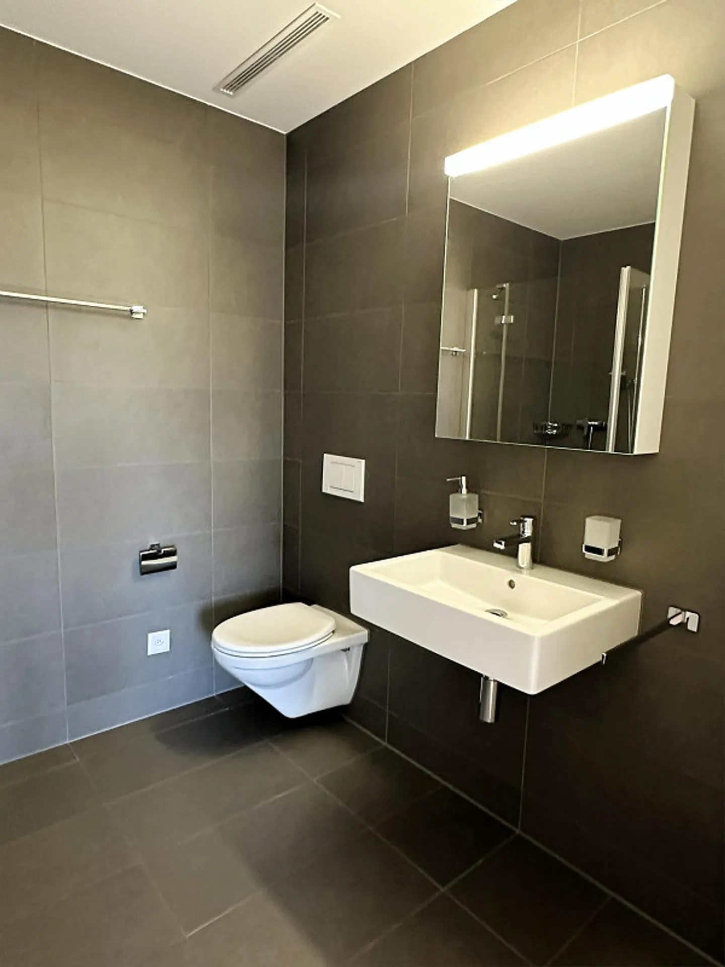 Condominio moderno e luminoso di 3,5 stanze con vista sulla natura - Foto 19 di 21