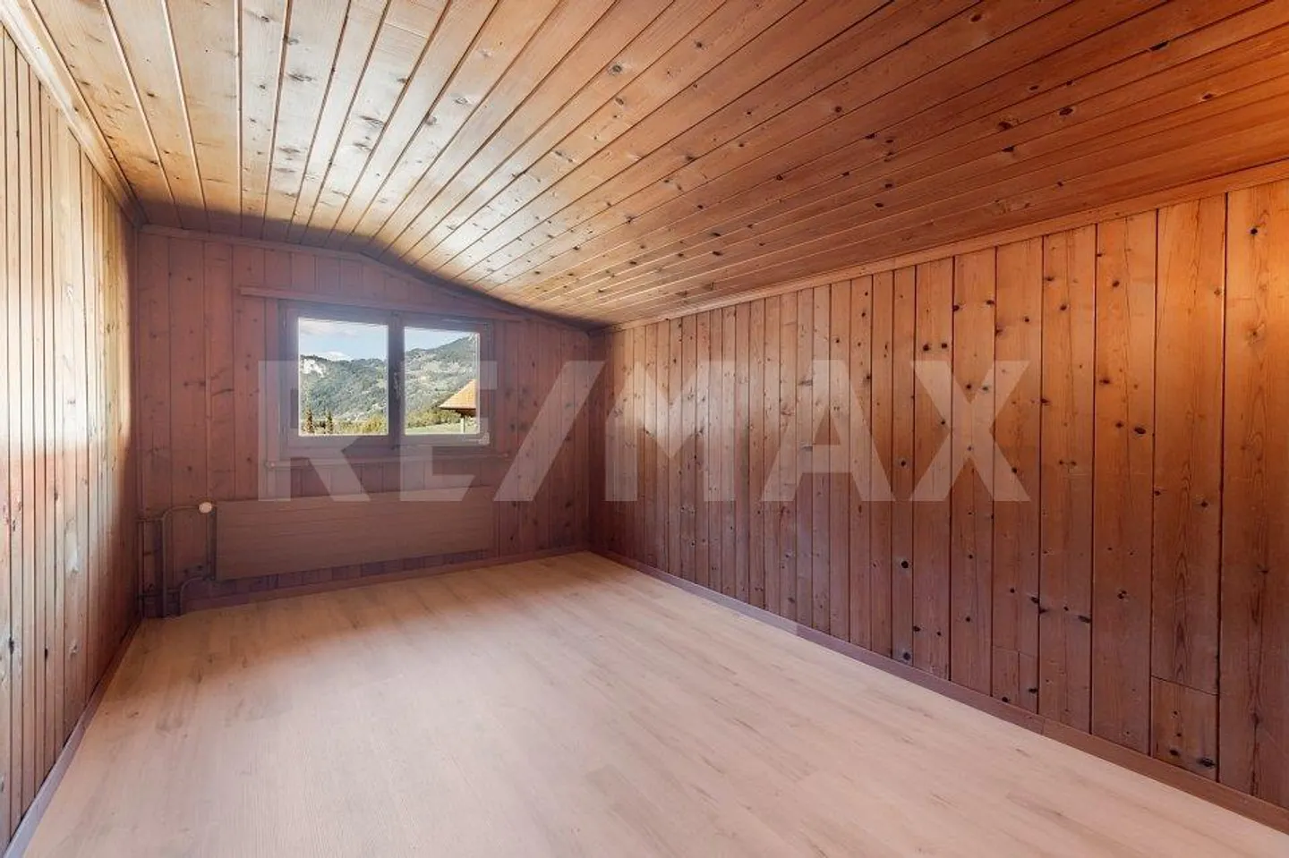 Single-family house with barn extension and development potential - Photo 6 of 13
