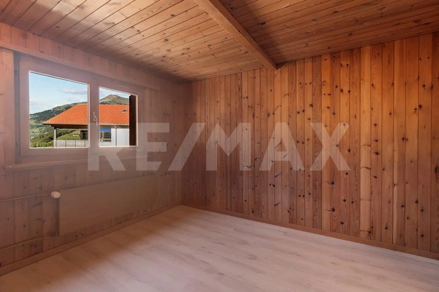 Single-family house with barn extension and development potential - Photo 9 of 13