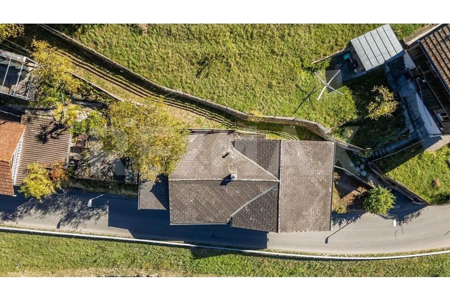 Single-family house with barn extension and development potential - Photo 13 of 13