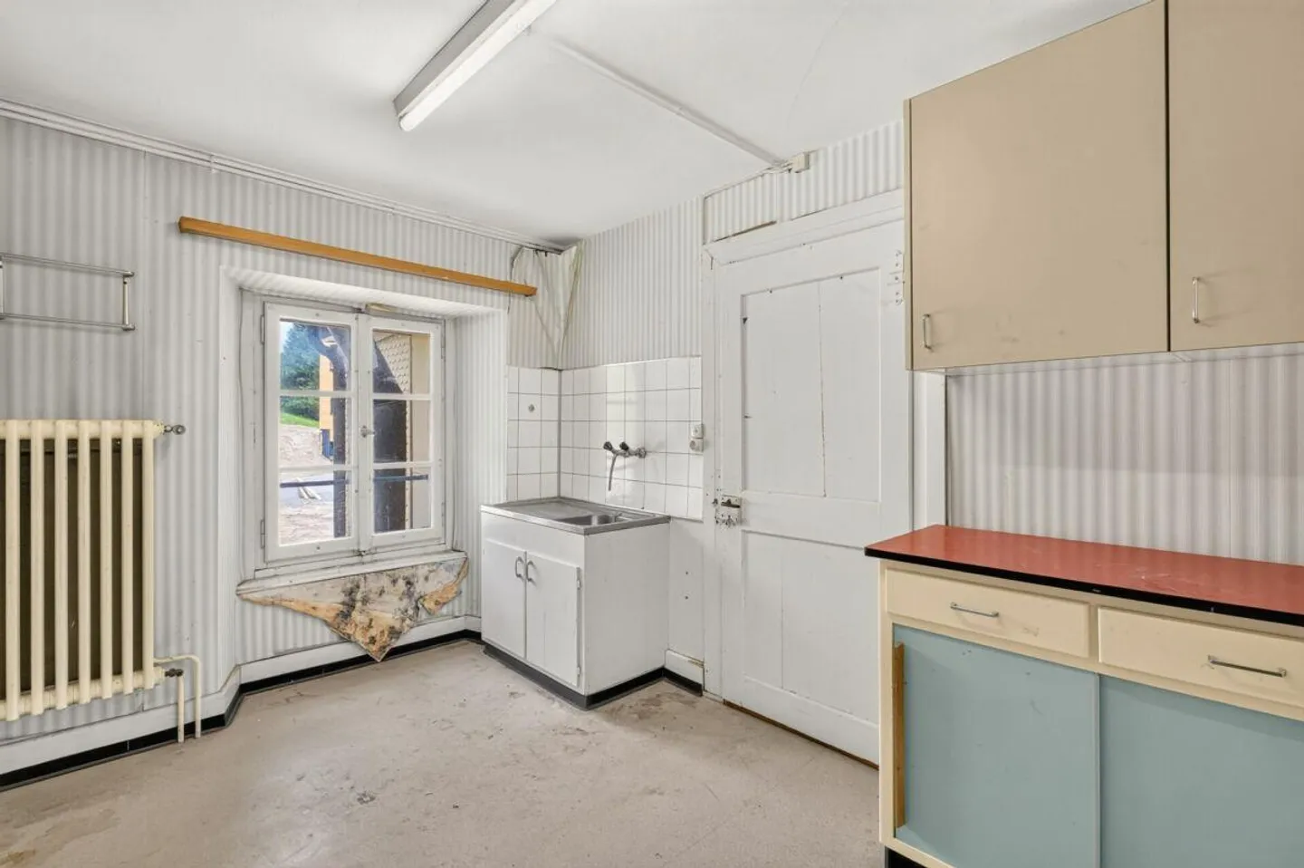 The Space Miracle in Taminatal: 9-Room House with Great Potential - Photo 10 of 26