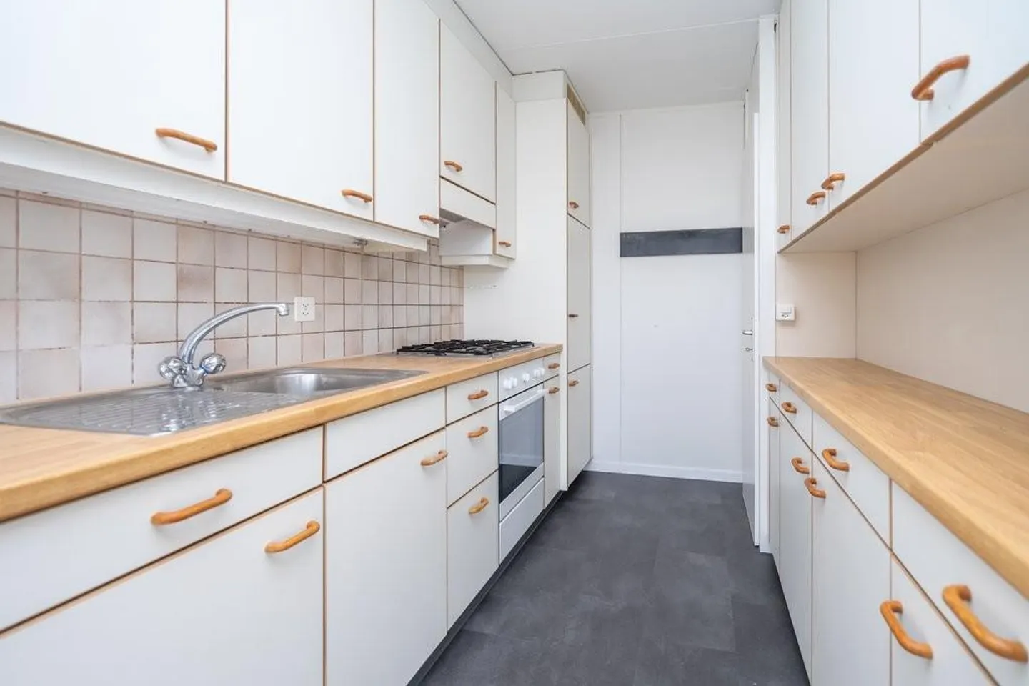Ampio appartamento di 3,5 locali vicino a Westside - Foto 1 di 7