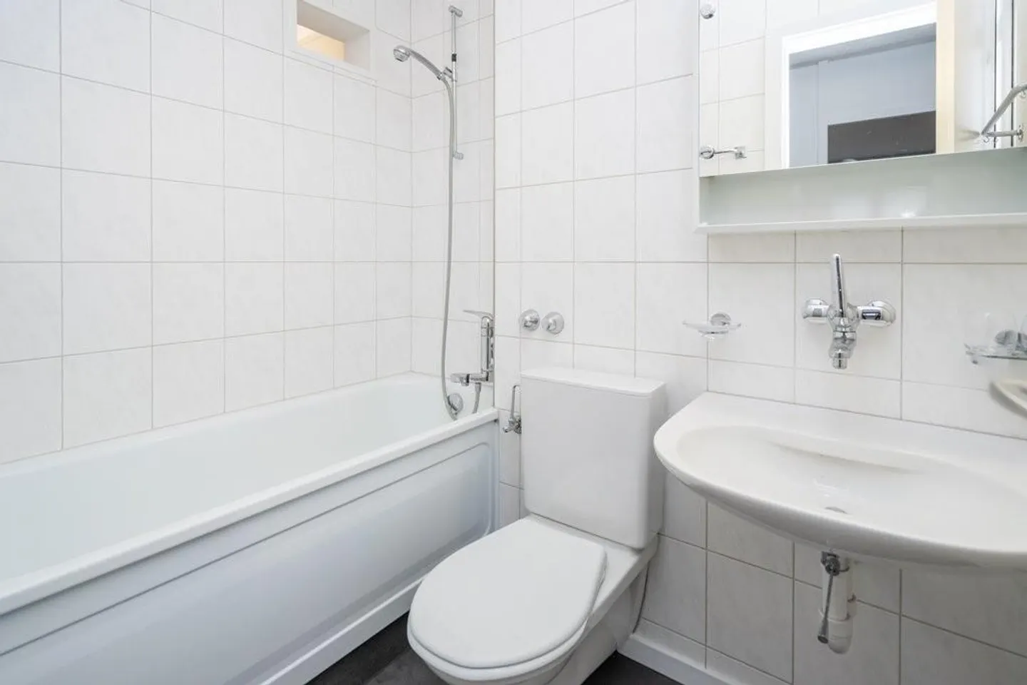 Ampio appartamento di 3,5 locali vicino a Westside - Foto 3 di 7