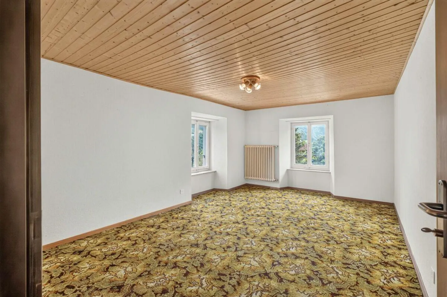 The Space Miracle in Taminatal: 9-Room House with Great Potential - Photo 11 of 26
