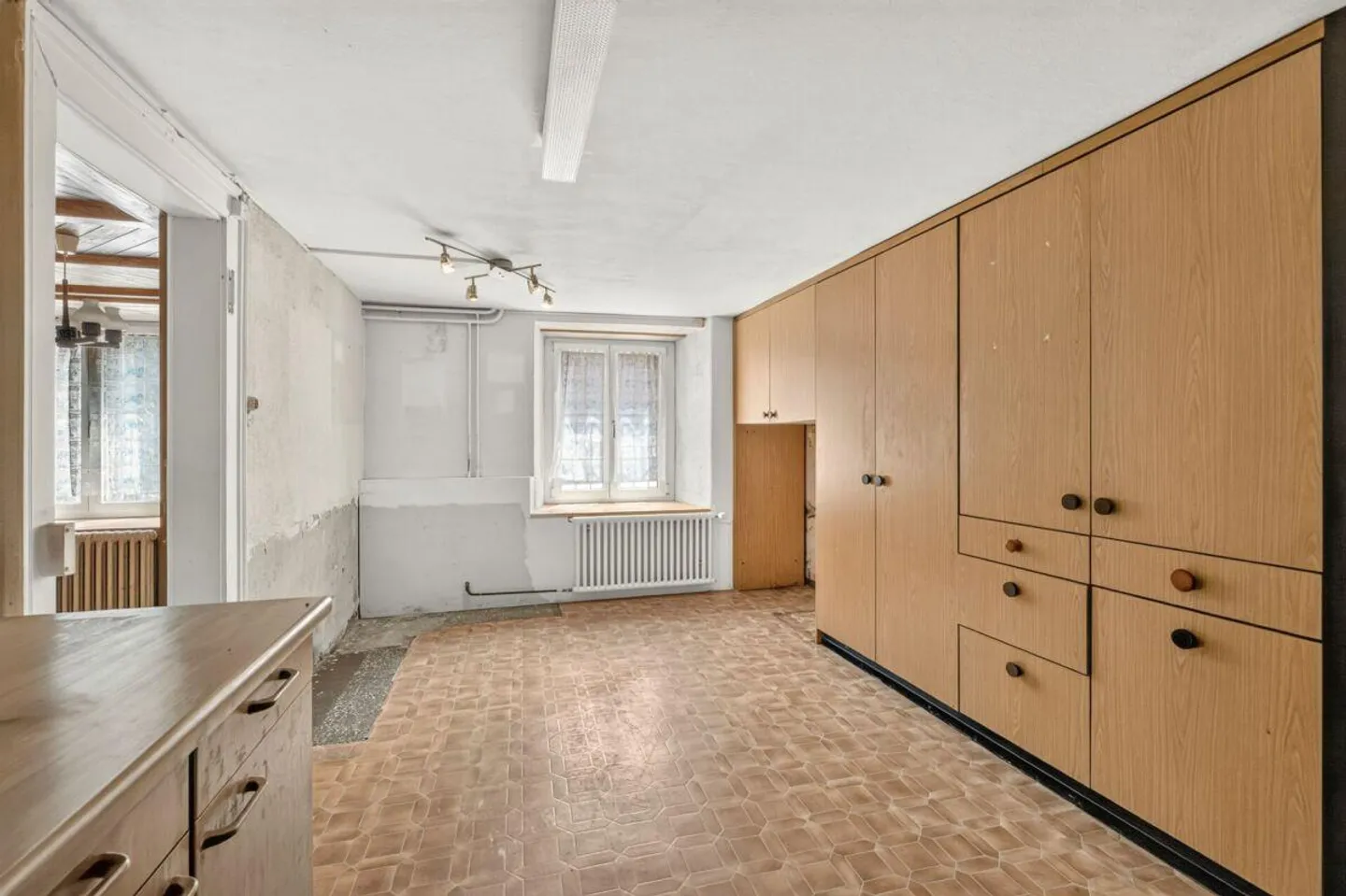 The Space Miracle in Taminatal: 9-Room House with Great Potential - Photo 14 of 26
