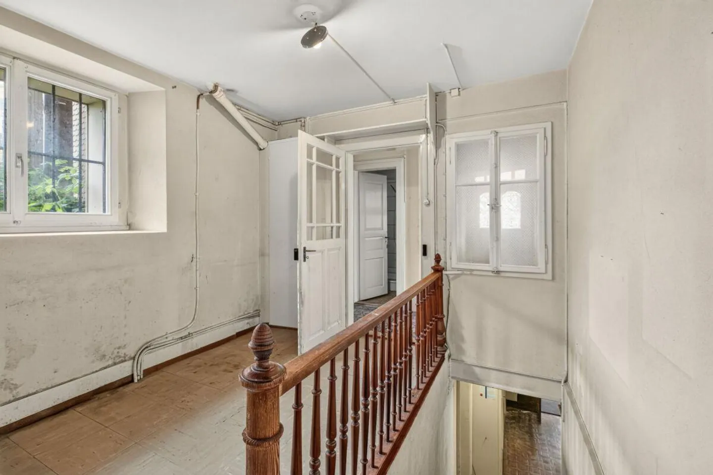 The Space Miracle in Taminatal: 9-Room House with Great Potential - Photo 15 of 26