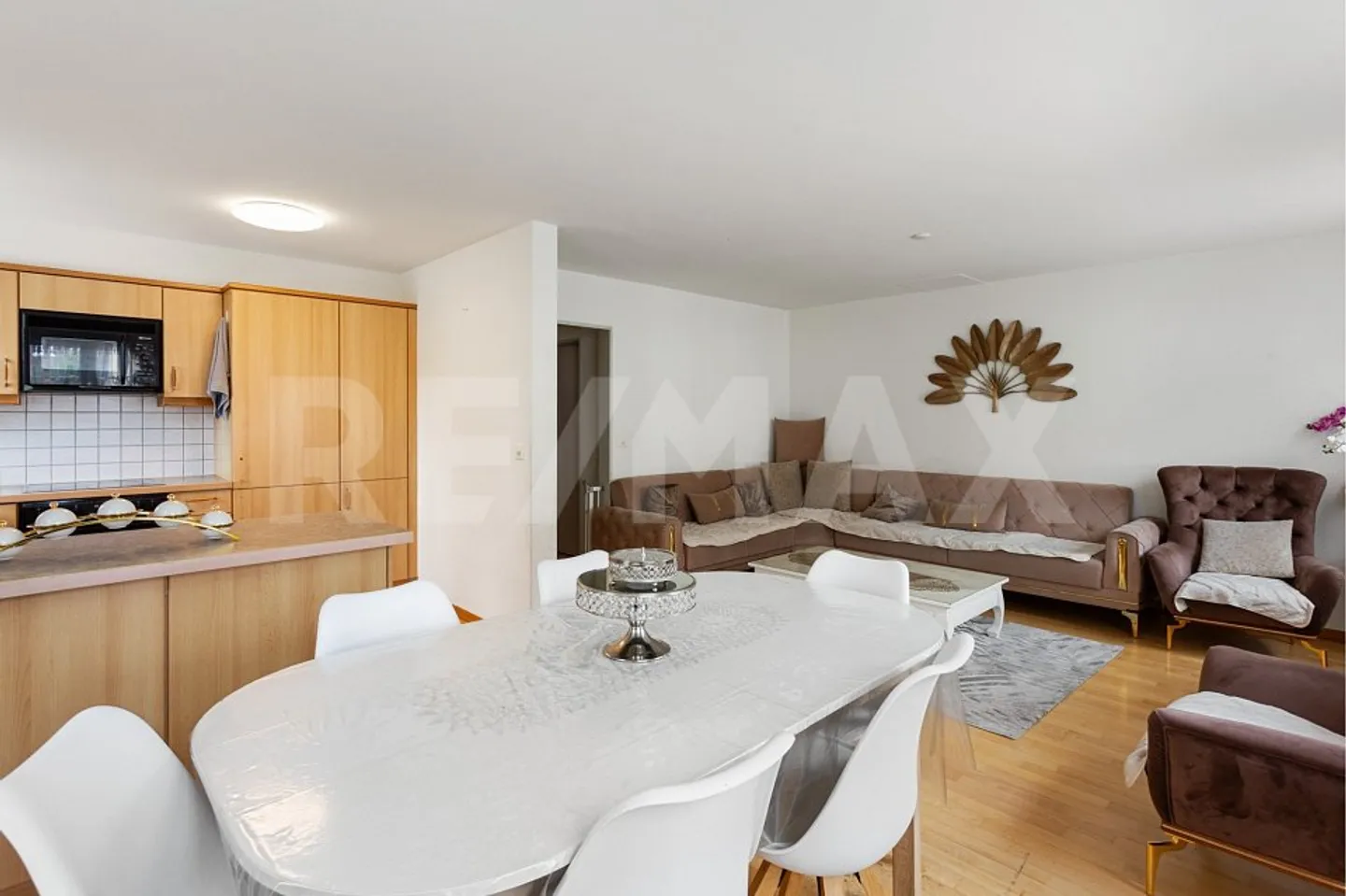 Appartamento duplex di 5,5 stanze in affitto in posizione centrale - Foto 2 di 13