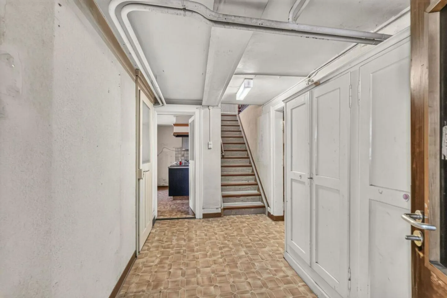 The Space Miracle in Taminatal: 9-Room House with Great Potential - Photo 18 of 26