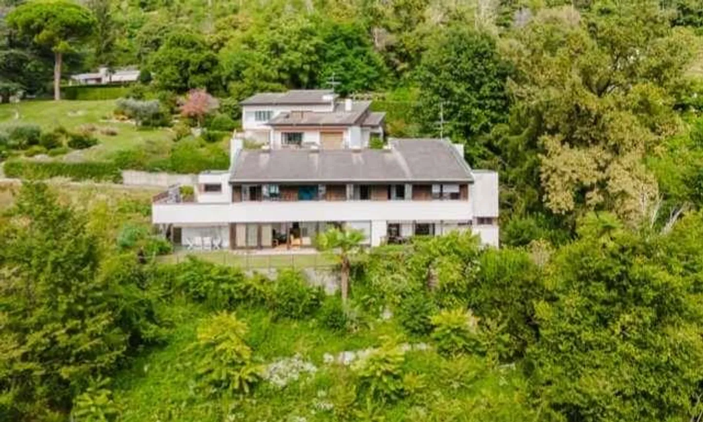 Morbio Inferiore Villa di carattere con ampia vista panoramica immersa - Foto 1 di 13