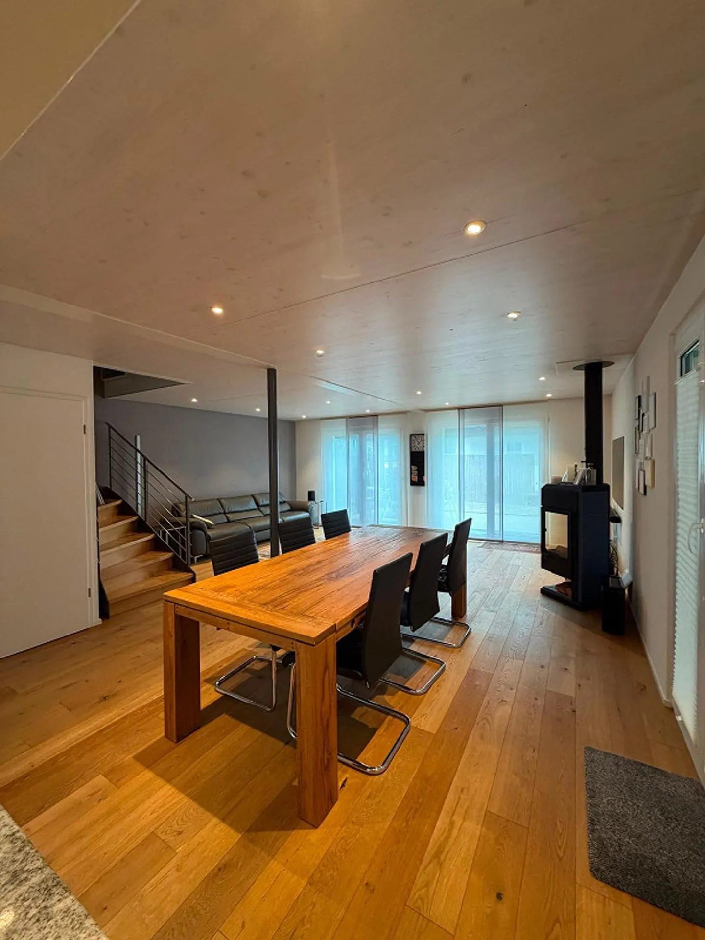 6 Room House for Rent - Photo 1 of 12