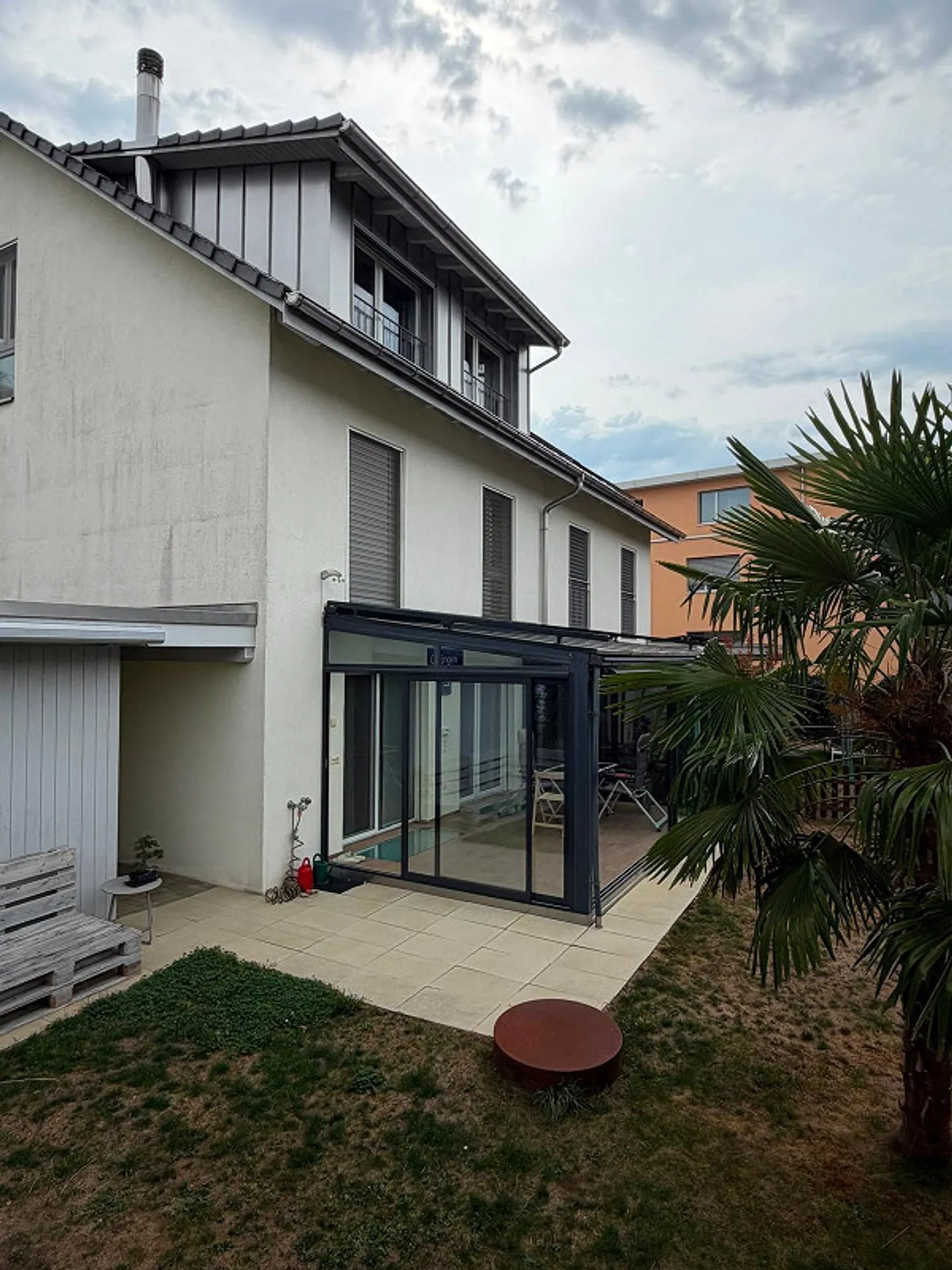 6 Room House for Rent - Photo 3 of 12