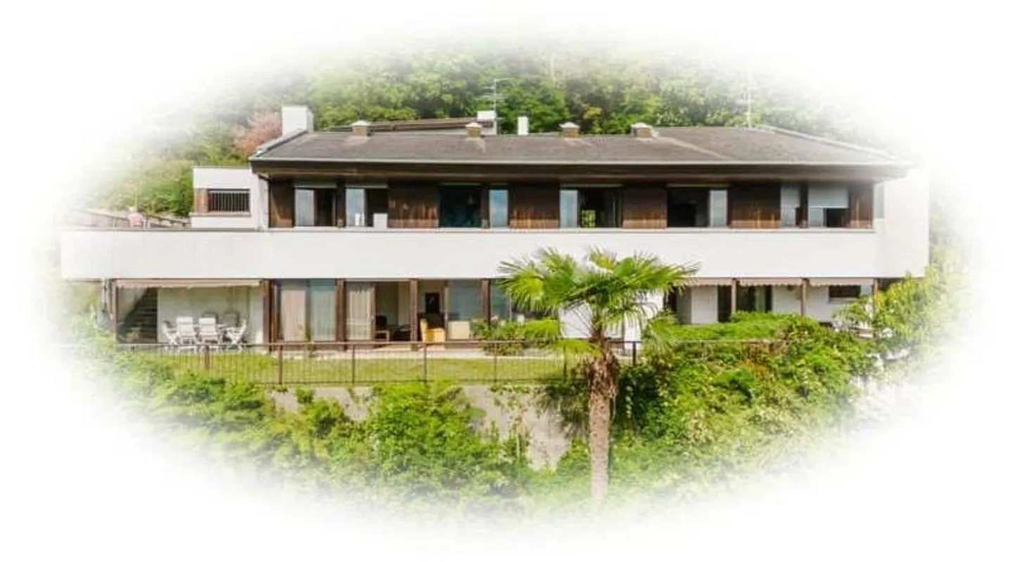 Morbio Inferiore Villa di carattere con ampia vista panoramica immersa - Foto 2 di 13