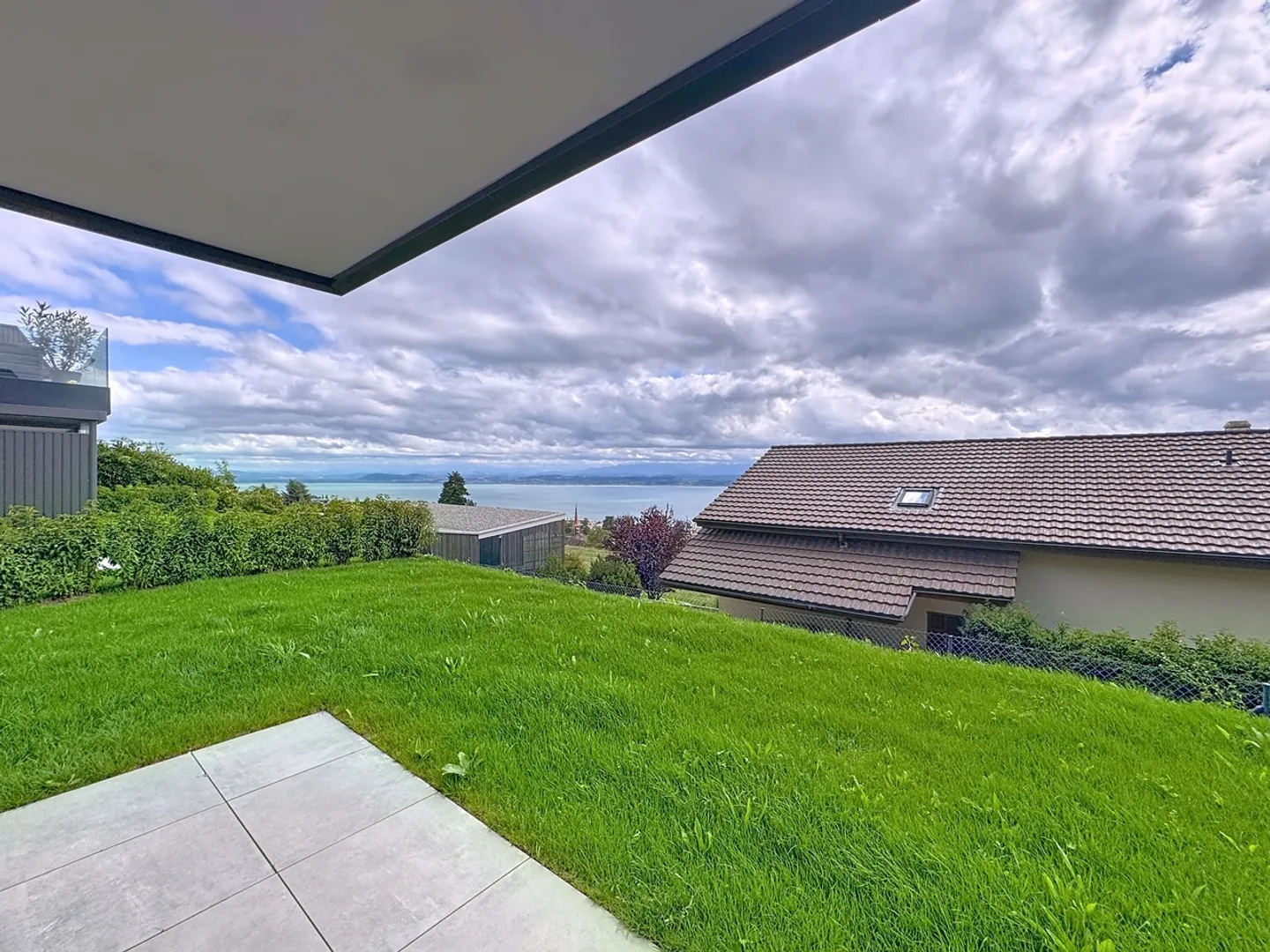 Villa Élégante avec Vue Lac - Photo 3 sur 9