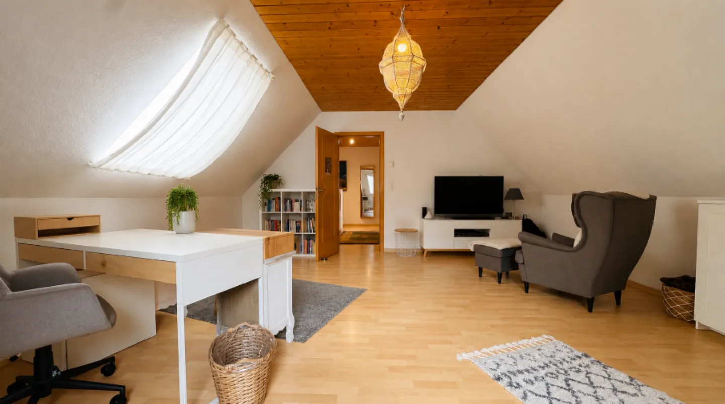 Charmantes Einfamilienhaus mit Garten - Foto 2 von 16