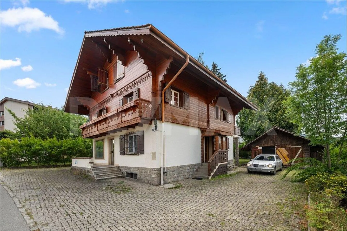 Magnifique grand chalet offrant un grand potentiel au cœur de Giffers - Foto 1 di 13