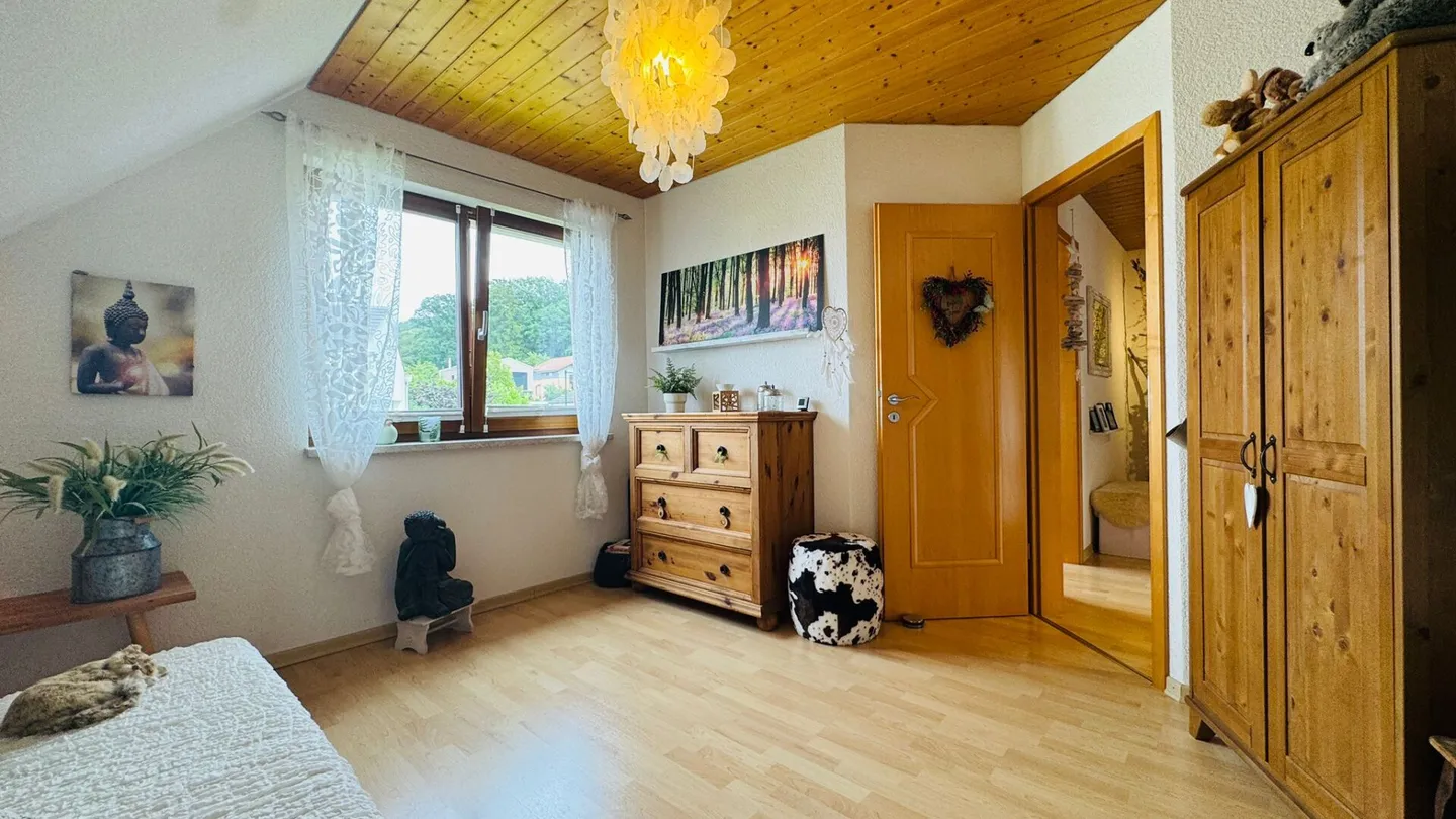 Charmantes Einfamilienhaus mit Garten - Foto 9 von 16