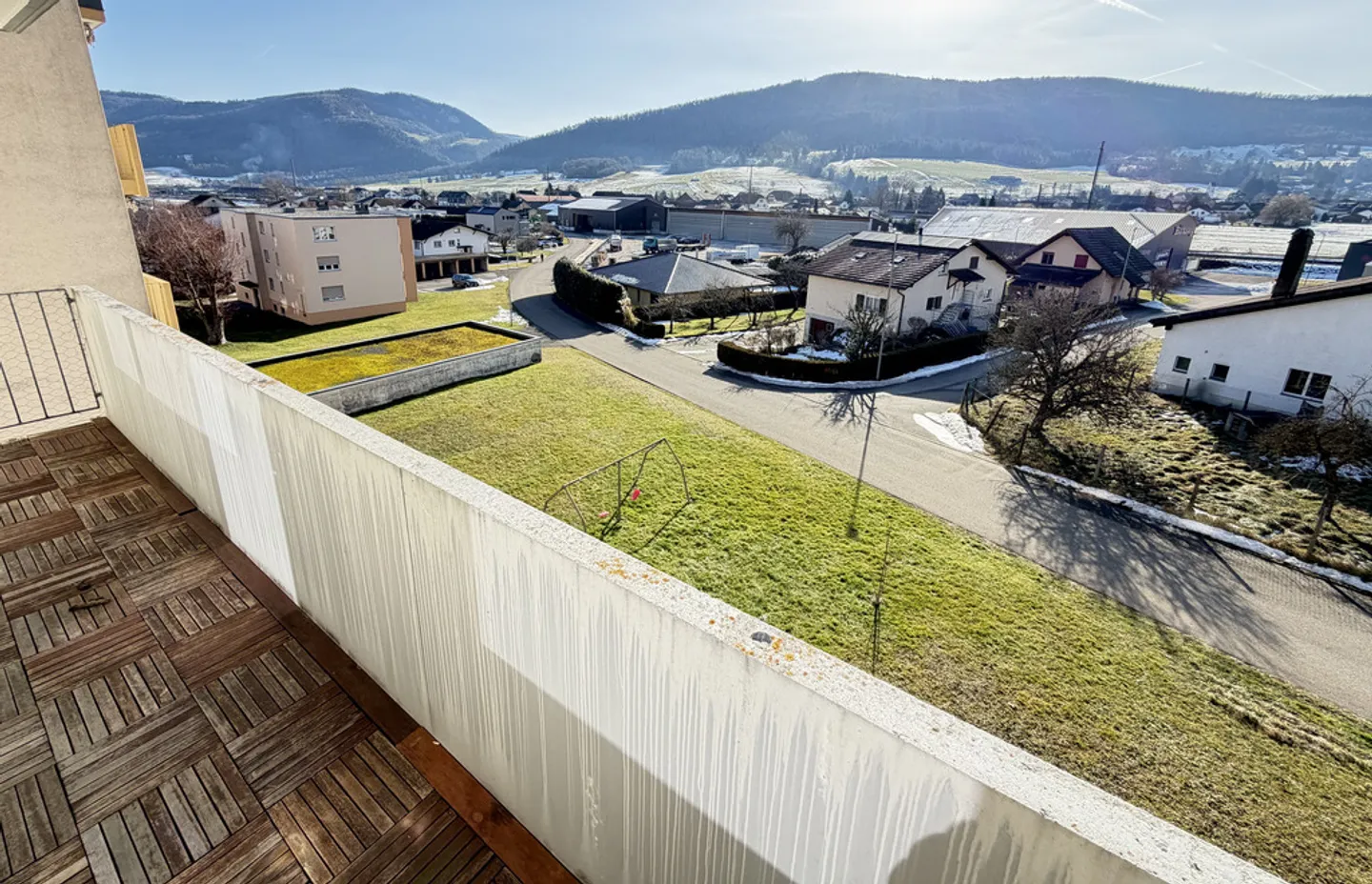 Helle Wohnung mit Balkon mit Blick auf die Landschaft - Foto 1 von 11