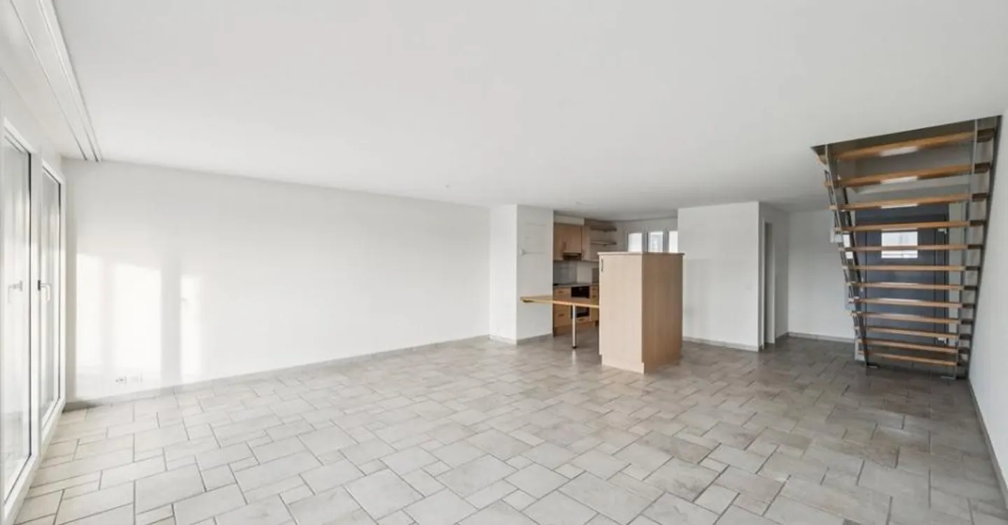 Bright and modern apartment with large balcony in an attractive location - Photo 2 of 12