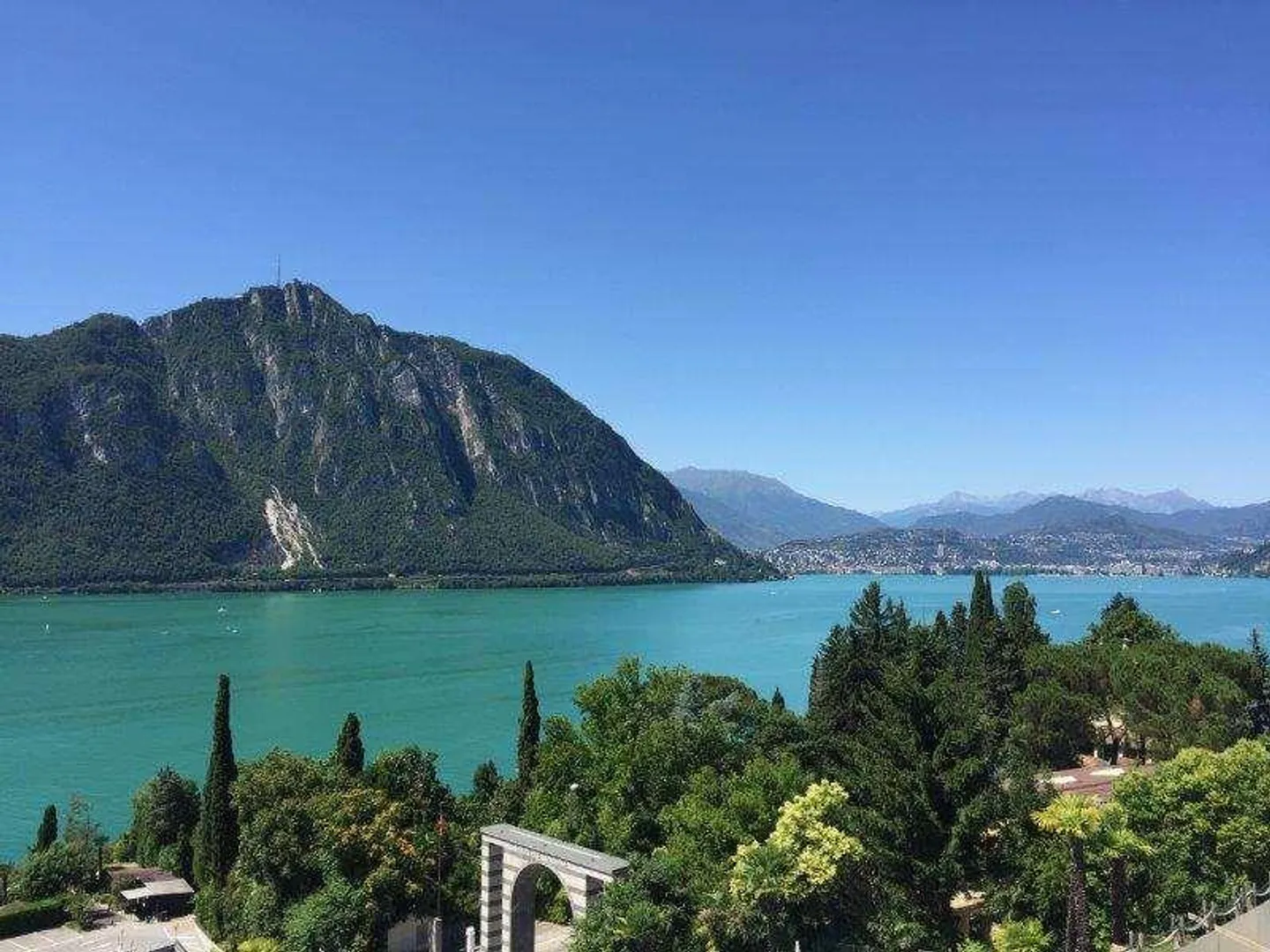 BISSONE : APPARTEMENT PRESTIGIEUX 4.5 PIÈCES AVEC VUE SUR LE LAC ET JARDIN - Photo 1 sur 13