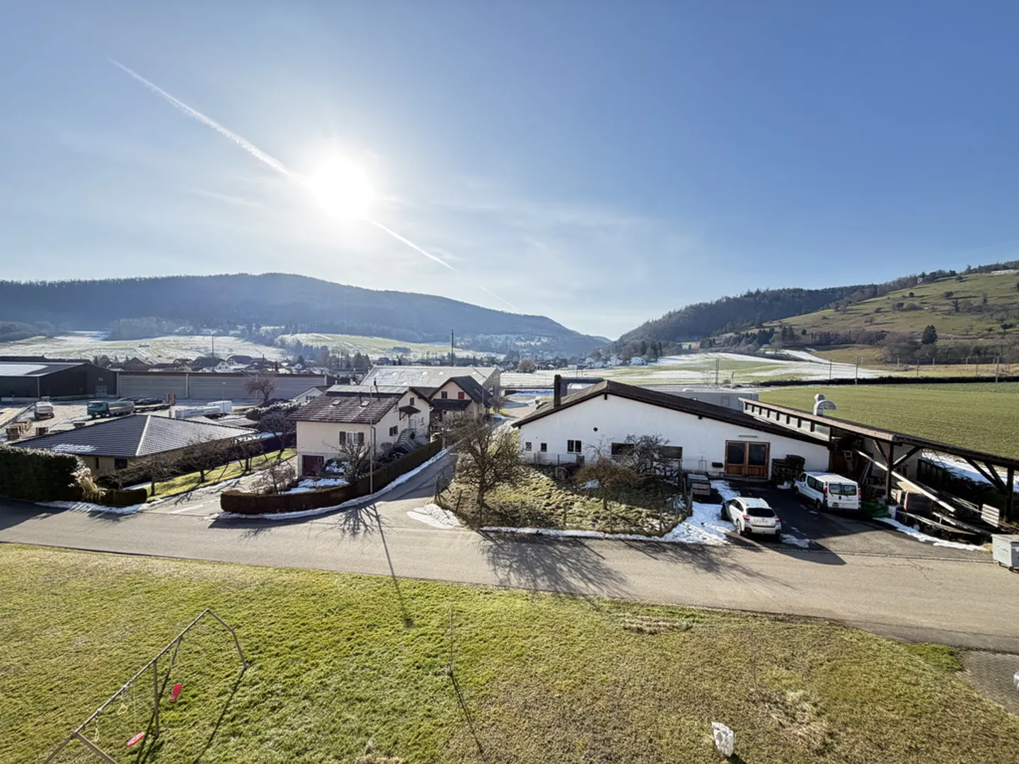 Helle Wohnung mit Balkon mit Blick auf die Landschaft - Foto 2 von 11