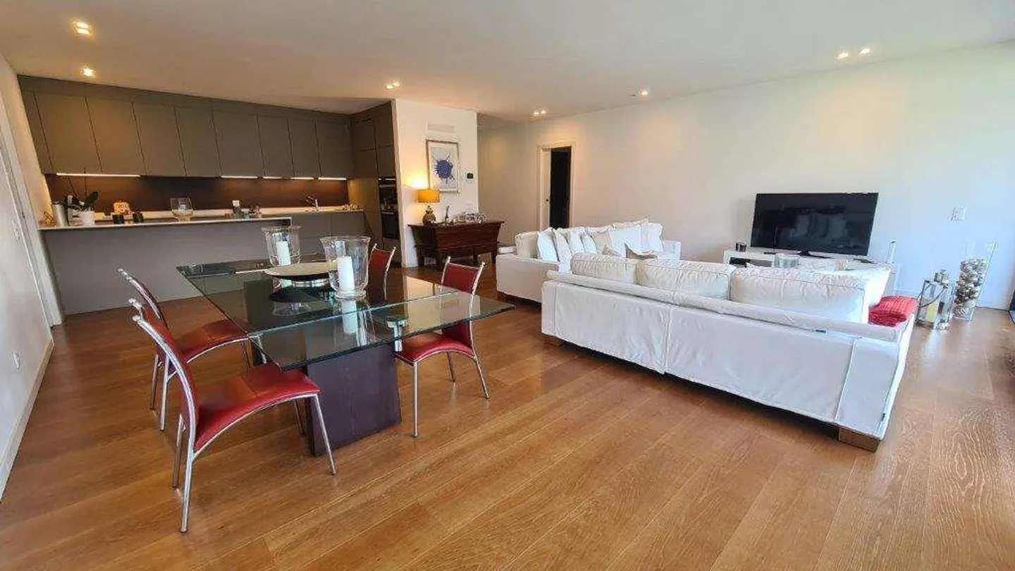 BISSONE : APPARTEMENT PRESTIGIEUX 4.5 PIÈCES AVEC VUE SUR LE LAC ET JARDIN - Photo 6 sur 13