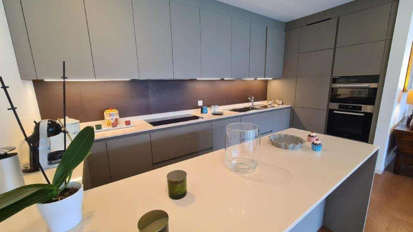 BISSONE : APPARTEMENT PRESTIGIEUX 4.5 PIÈCES AVEC VUE SUR LE LAC ET JARDIN - Photo 7 sur 13