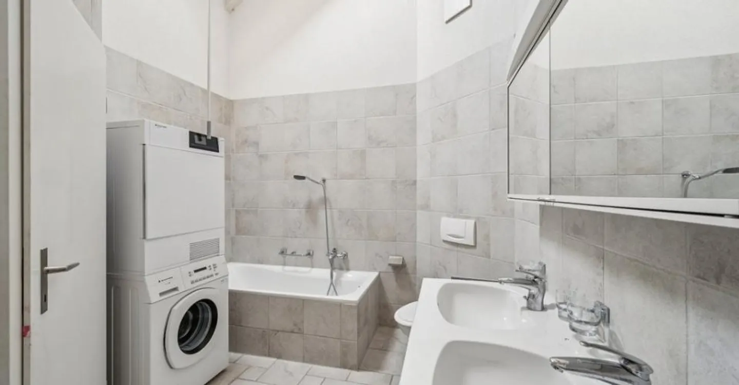 Bright and modern apartment with large balcony in an attractive location - Photo 9 of 12