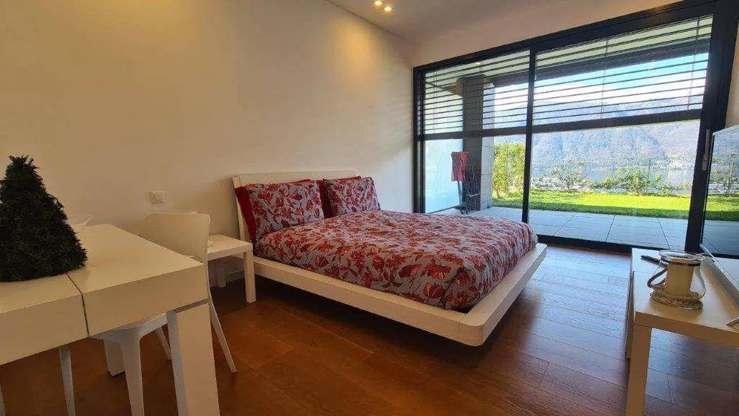 BISSONE : APPARTEMENT PRESTIGIEUX 4.5 PIÈCES AVEC VUE SUR LE LAC ET JARDIN - Photo 11 sur 13