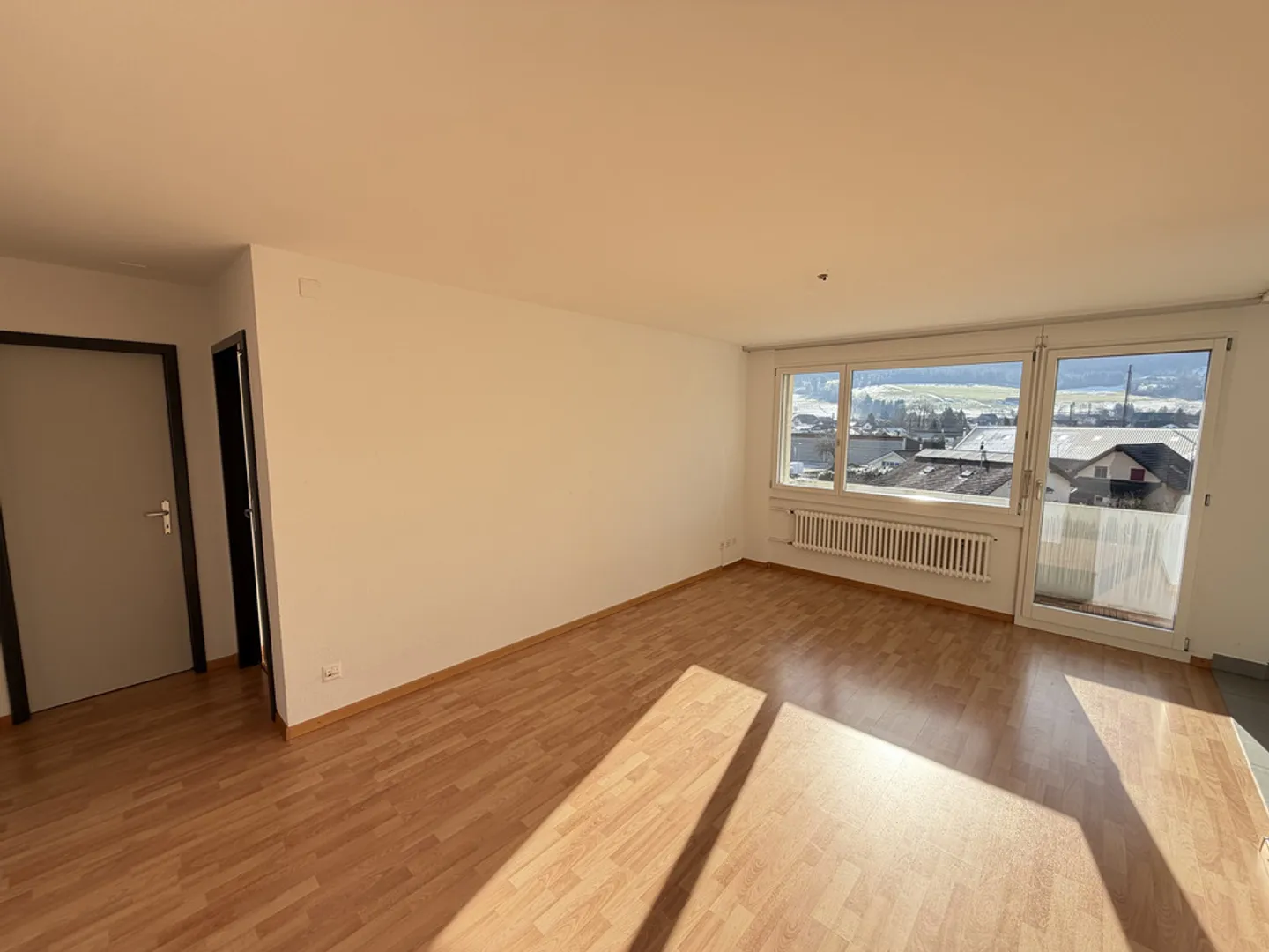 Helle Wohnung mit Balkon mit Blick auf die Landschaft - Foto 5 von 11