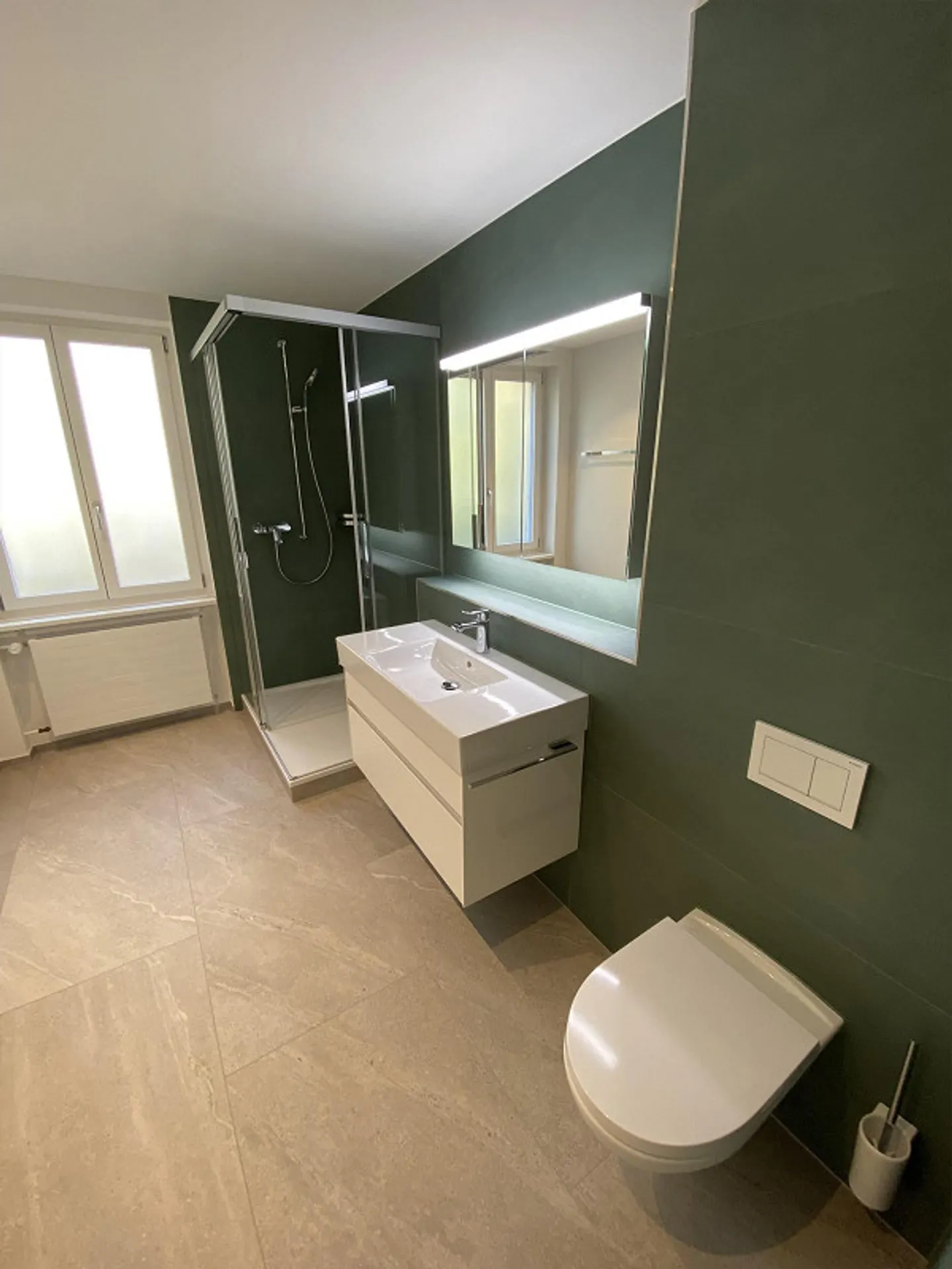 Beautiful, newly renovated 4-room apartment - Photo 3 of 4