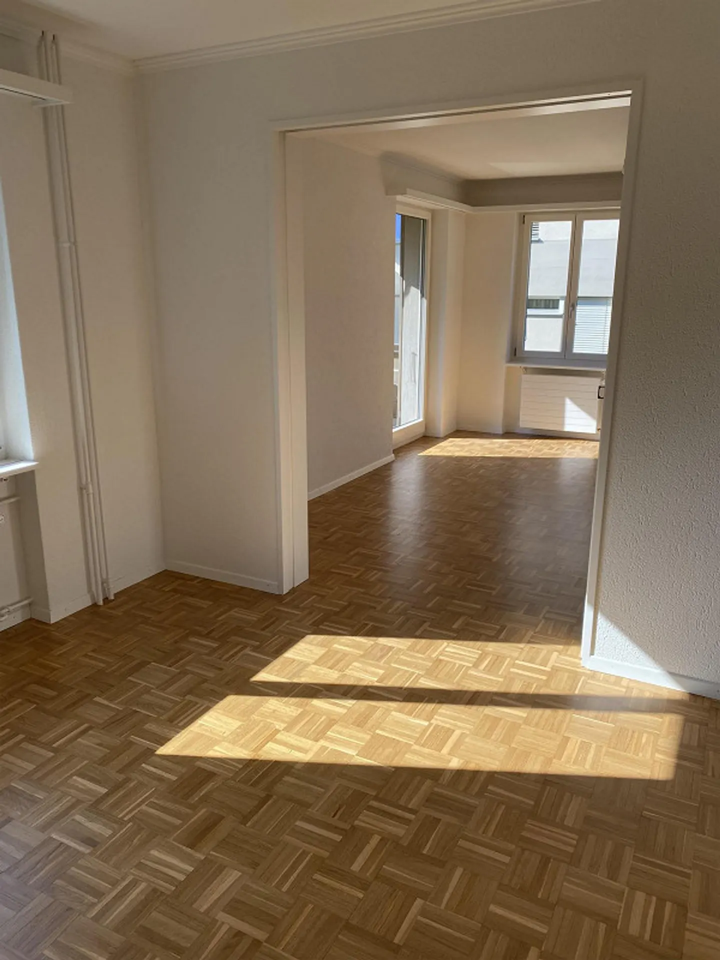 Beautiful, newly renovated 4-room apartment - Photo 4 of 4