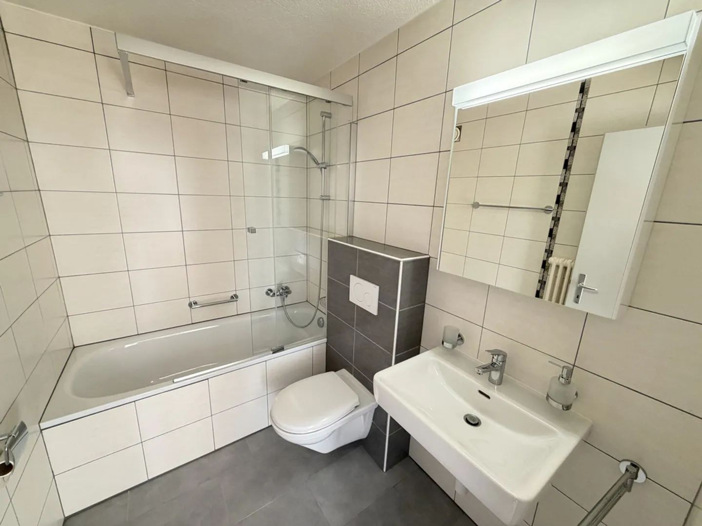 Helle Wohnung mit Balkon mit Blick auf die Landschaft - Foto 7 von 11