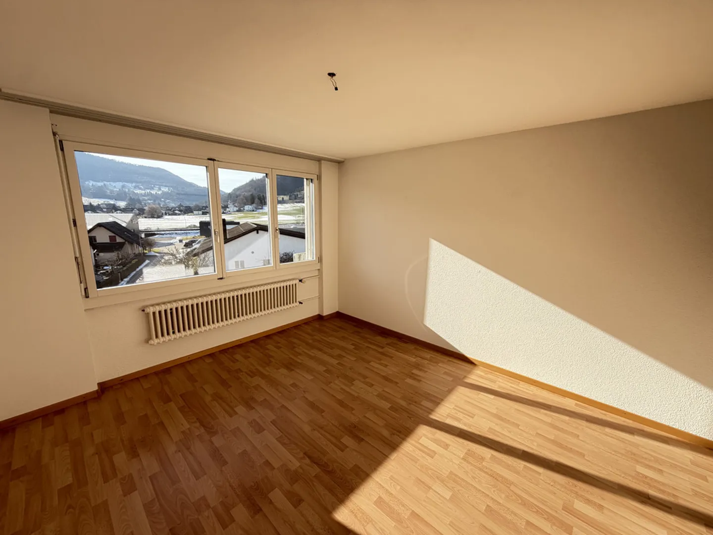 Helle Wohnung mit Balkon mit Blick auf die Landschaft - Foto 8 von 11