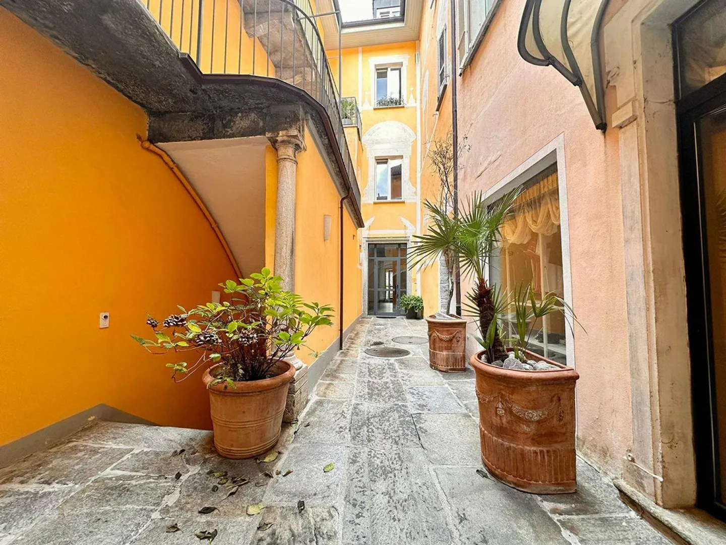 Charming commercial space in the heart of the Old Town of Locarno - Photo 9 of 30