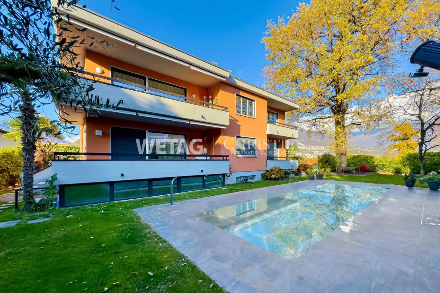 Maison multifamiliale élégante avec piscine extérieure dans un emplacement stratégique à Ascona à vendre - Photo 1 sur 11