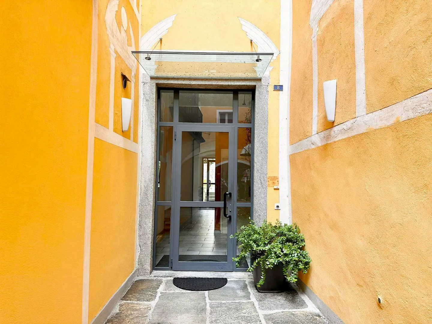 Charming commercial space in the heart of the Old Town of Locarno - Photo 5 of 30