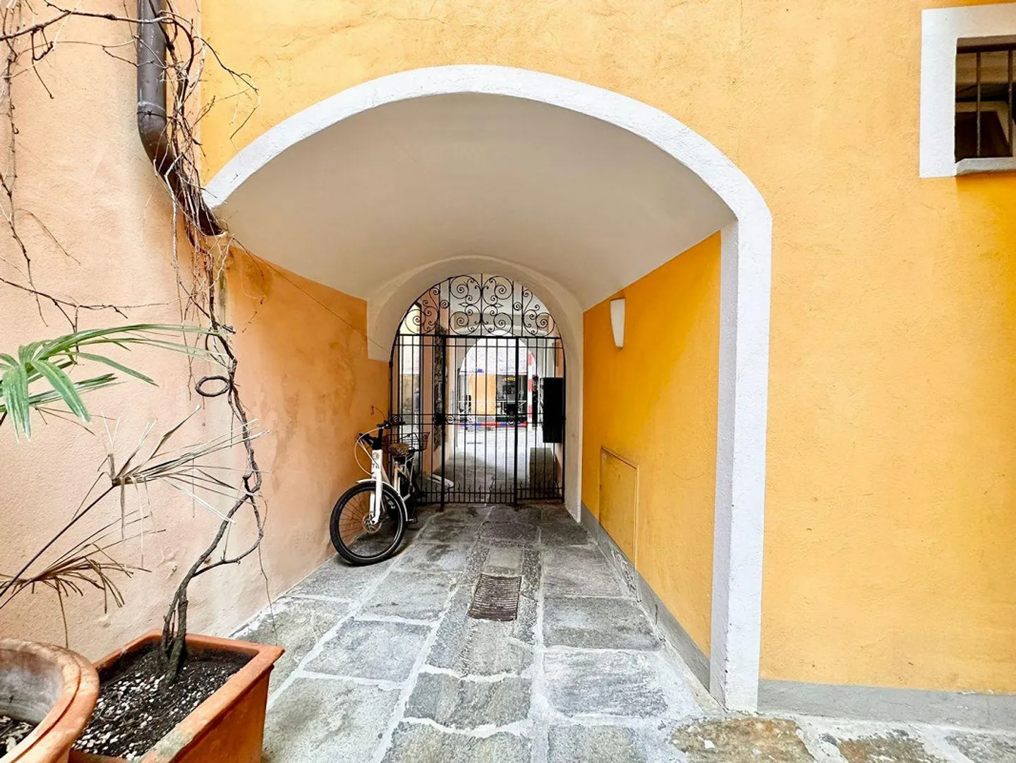 Charming commercial space in the heart of the Old Town of Locarno - Photo 6 of 30