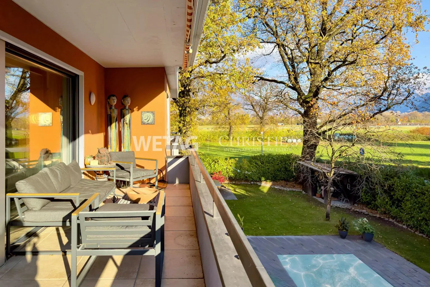 Maison multifamiliale élégante avec piscine extérieure dans un emplacement stratégique à Ascona à vendre - Photo 2 sur 11