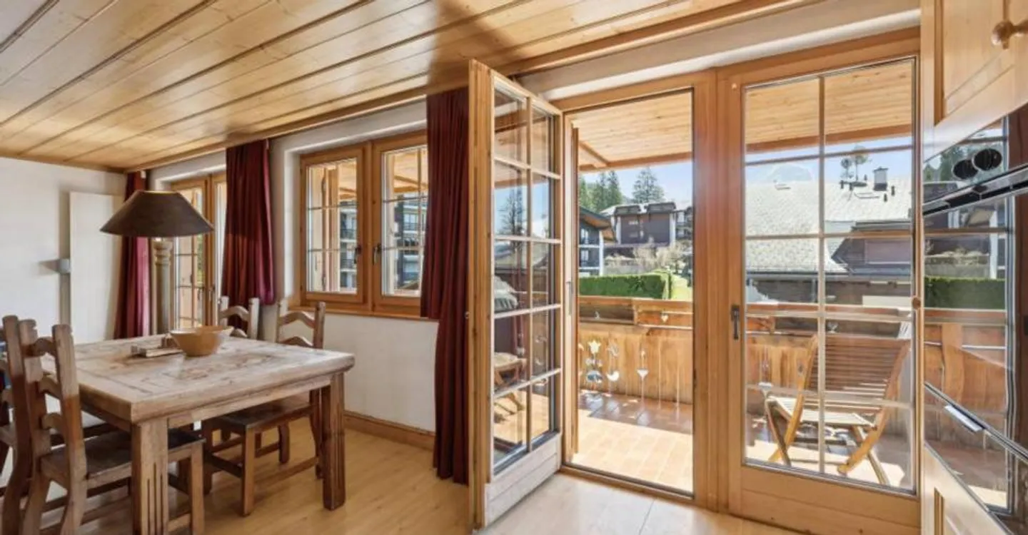 Villars, privileged location 3.5p with charm, large balcony, beautiful - Photo 2 of 13